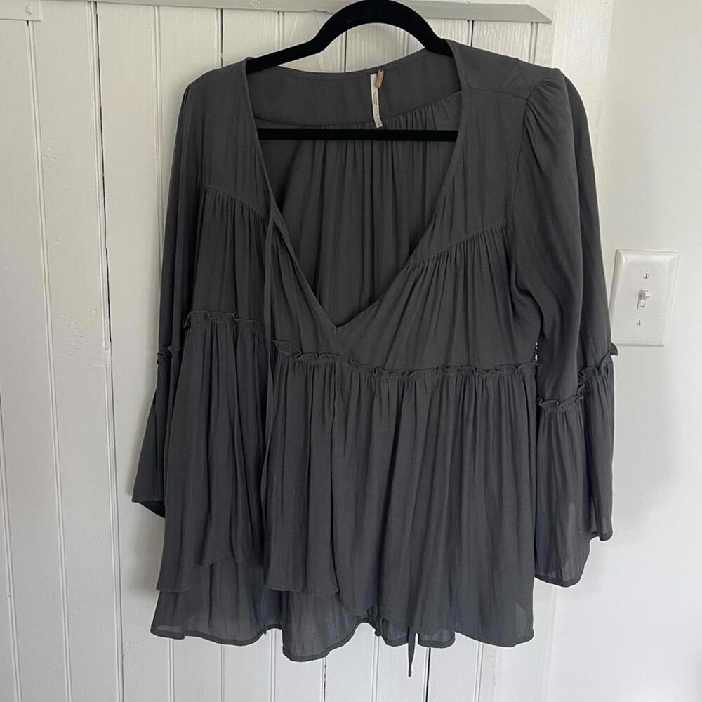 FREE PEOPLE Gray Flowy Top SMALL - Picture 1 of 3